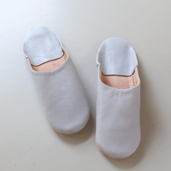 バブーシュ ライトグレー 26cm（43）シンプル 無地　モロッコ　羊革スリッパ ハンドメイド