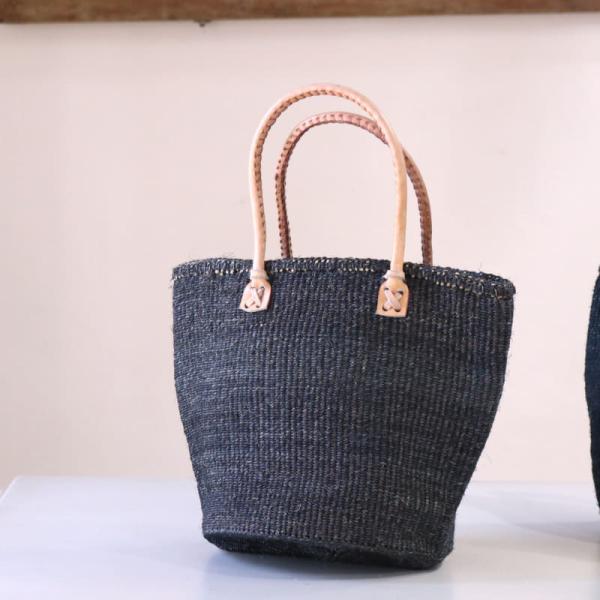 サイザル麻 手編み かごバッグ 丸底 ケニアバッグ Sサイズ　ブラック（少しグレー）