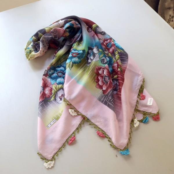 オヤスカーフ ヤズマ　正方形　トルコレース編みトゥオヤ　花のモチーフ　ペールピンク　グラデーション