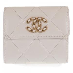 シャネル CHANEL ミディアム クラシックフラップ ウォレット AP0232_B33352_10601 二つ折り財布 キャビアスキン ホワイト ゴールド金具 レディース【中古】【Aランク】 シャネル CHANEL ミディアム クラシックフラップ ウォレット