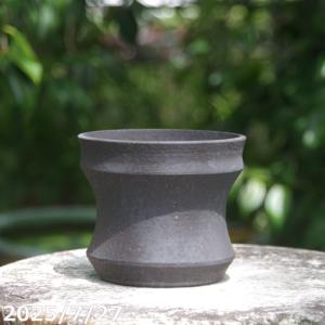 選べる 手びねり(ロクロ引き) 黒鉄釉(黒窯変) ソリ型 3.8号 サナ