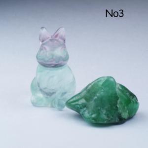 2023 フローライトのうさぎとエメラルド Fluorite Emerald 写真現物｜ishinomise