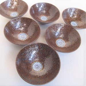 茶碗5客　菊の紋入り　ブラウン　茶褐色 未使用品 　｜ishisyo