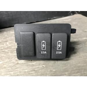 Ｎ−ＢＯＸ DBA-JF3 USBソケット カスタム G L ホンダセンシング NH880M  USBポート