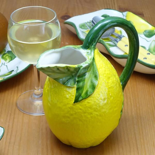 イタリア製 ウォータージャグ 食器 陶器製 レモン型 おしゃれ 水差し 檸檬 ハンドメイド ピッチャ...
