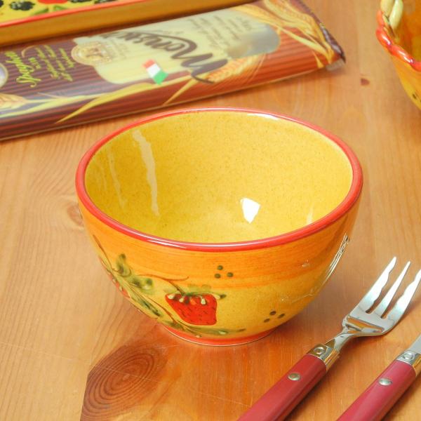 ポルトガル製 手描き 陶器 13cm 小鉢 ストロベリー柄 いちご柄 カフェオレボウル シリアルボウ...