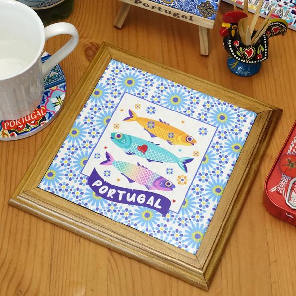 ポルトガル製 ポットプレート 19cm 鍋敷き サーディン イワシ コミカル お魚 花柄 カラフル ...