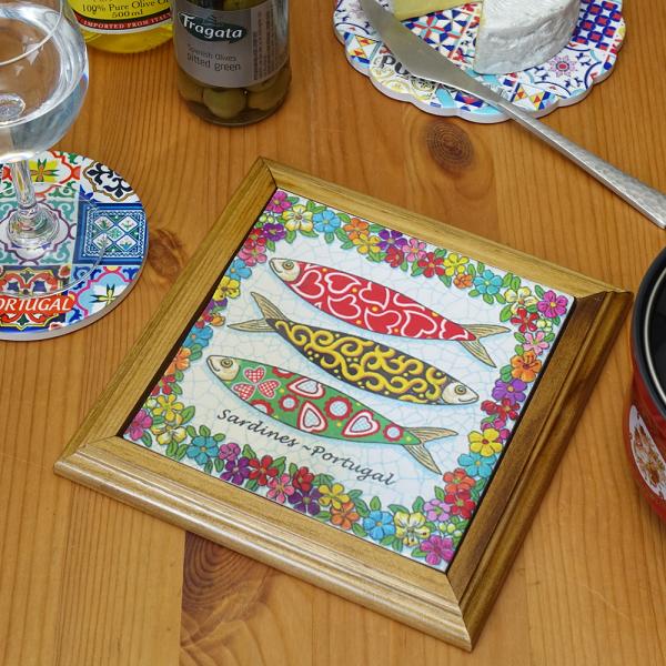 ポルトガル製 ポットプレート 19cm 鍋敷き サーディン イワシ お魚 花柄 カラフル 耐熱 壁掛...