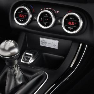 アルファロメオ　ジュリエッタ 1.4 純正アルミオイルキャップ　ミト　Mito アルファロメオ 純正 ジュリエッタ 940 GILLULIETTA ミト 955