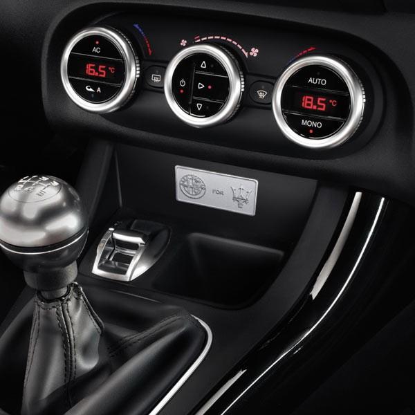 アルファロメオ純正 Giulietta for MASERATI Editionインテリアプレート　...