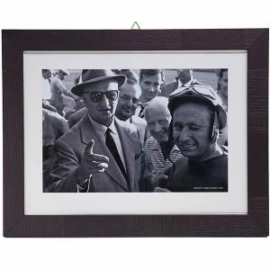 Enzo Ferrari / Juan Manuel Fangio 額装フォト-1957-　23661｜itazatsu