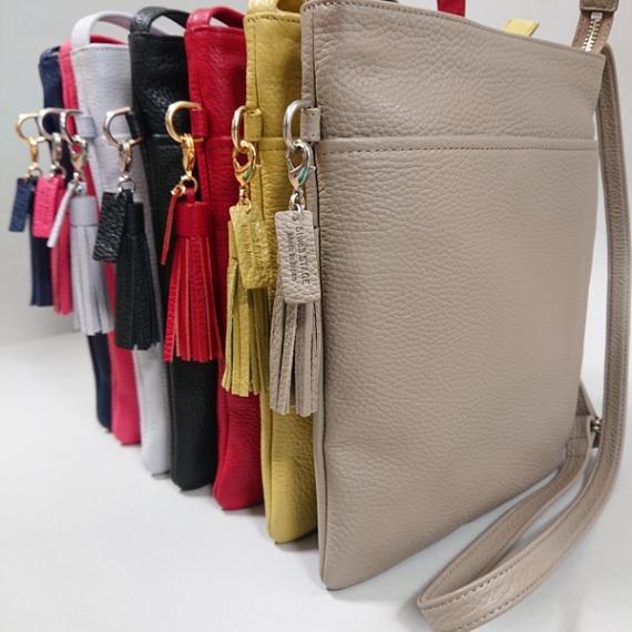 イタリアンレザー　タッセル付サコッシュ　ポシェット　