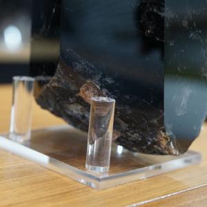 黒水晶 (モリオン) 巨大六角柱(アクリル台座...の詳細画像5