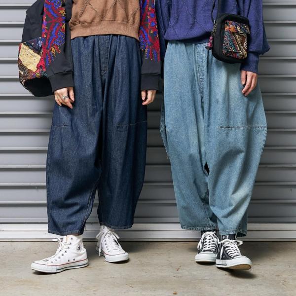 ダイヤ型デニムパンツ