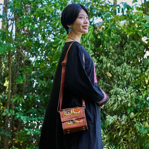 ジョドプールレザー×刺繍ボックスショルダーバッグ