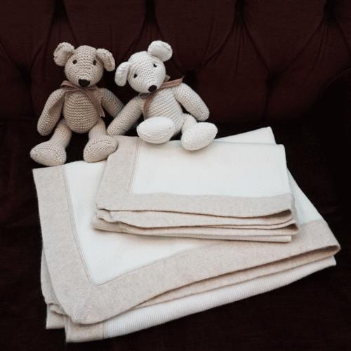 最高級無染色カシミヤ100%のブランケット【リブ編み約80cm x 約56cm（縁5cm）】