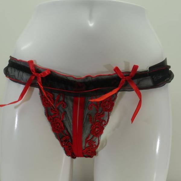 超セクシーTバックショーツ　フリーサイズ　黒＆レッド