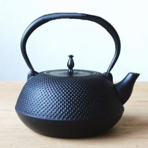 IH対応 南部鉄瓶 平形アラレ1.5L (南部鉄器 鉄分補給 急須 鉄瓶兼用