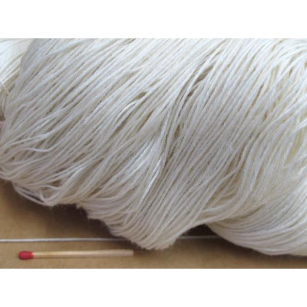 タスマニア（生成・かせ）　しっとりやわらかい上質の毛糸が全27色！オススメの人気商品です！