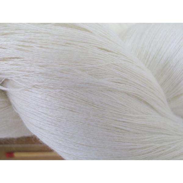 40/2ラミー（白・かせ）　手織りにも手編みにも。いろいろな太さ、種類の麻糸を取り揃えています。
