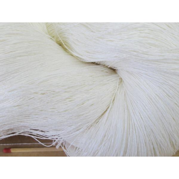 40/2リネン（白・かせ）　手織りにも手編みにも。いろいろな太さ、種類の麻糸を取り揃えています。