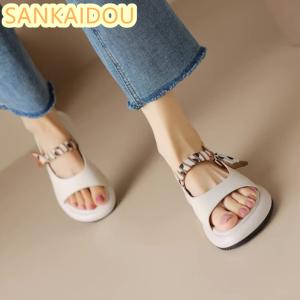 ベーシックなデザインの女性用サンダル