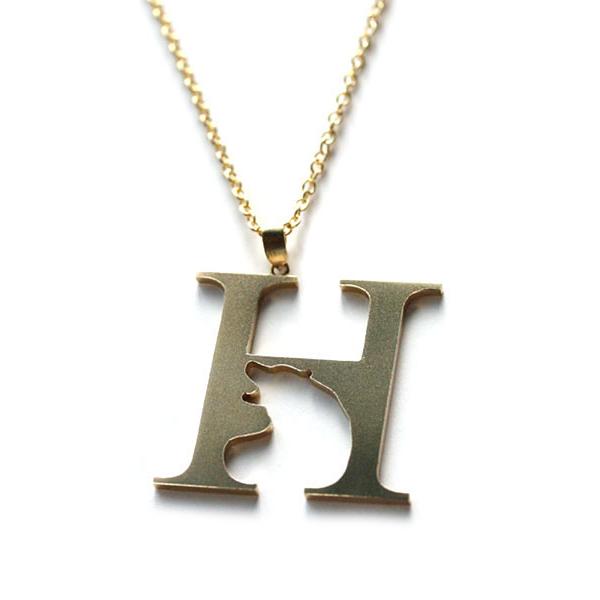 Tiny タイニー H×クマ ネックレス 正規品 イニシャル 熊 ベア アルファベット ペンダント ...
