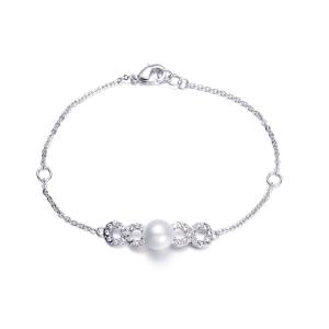 IUHA【雪の結晶】ブレスレット レディース 可愛い スワロフスキー社製 