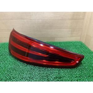 アウディ Q3 ABA-8UCPSF 左テールランプ LS9R 8U0945093A