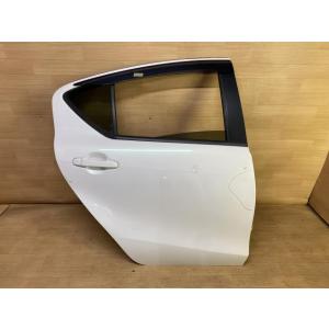 アクア DAA-NHP10 右RドアASSY 082 M31Q8/M28Q8 67003-52460