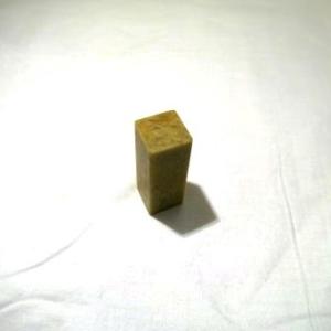 青田青白章石　1.8cm角　高5cm