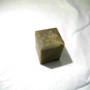 青田青白章石　4cm角　高5cm