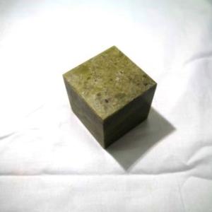 青田青白章石　5cm角　高4cm