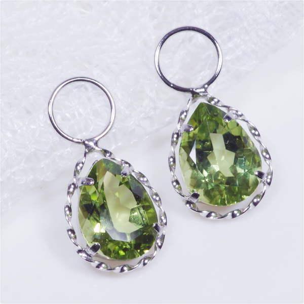 PT 2ct ペリドットチャーム ペアシェイプ プラチナ ワンペア （ピアス・イヤリング用） 8月誕...