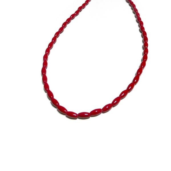 赤珊瑚の繊細なネックレス