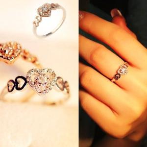 SWAROVSKI（スワロフスキー） 指輪 リングV字 高級 ピンキー 大きい