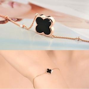 黒いクローバー型チャームブレスレット 黒いクローバー型チャームブレスレット 41734c94905575842abdd91c79e446