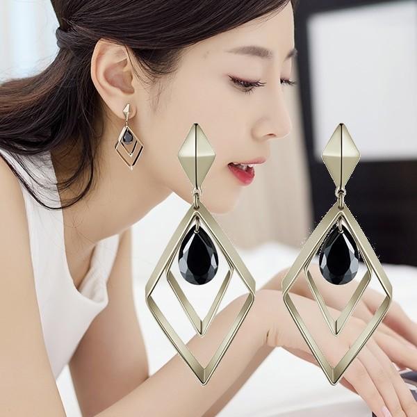 ピアス カジュアル 菱 ゴージャス 誕生日記念日クリスマス母の日 彼女 妻 雫 ブラックダイヤ 金属...