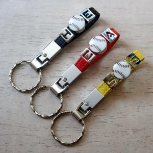 野球ボールキーホルダー　イニシャル　番号　メタル2　　/卒団/卒業記念/部活/プレゼント/贈り物/レザー/革