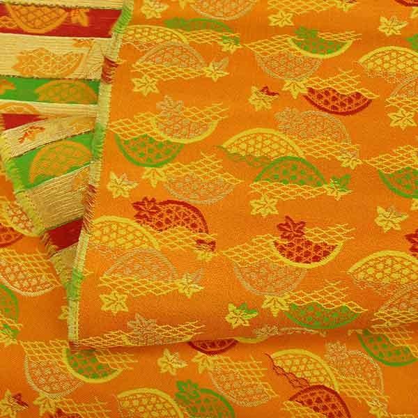 金襴生地 金襴の布 朱地に山・紅葉 kin赤1