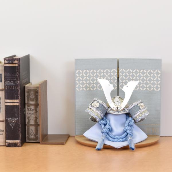 五月人形 コンパクト おしゃれ 兜飾り 5号 白銀 印伝 中鍬兜 合わせ鉢 ミニ飾り おしゃれ モダ...