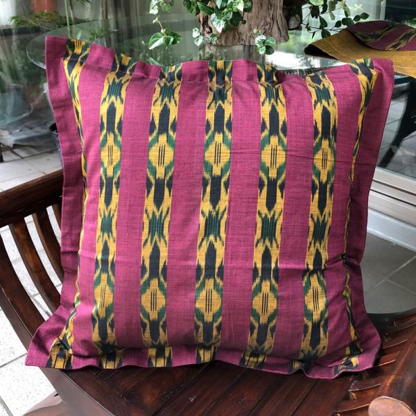 バリイカットのクッションカバー03