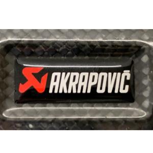 アクラポビッチ 耐熱サイレンサー ステッカー 28x11mm AKRAPOVIC P-CST3POFILL｜バイク用品の車楽