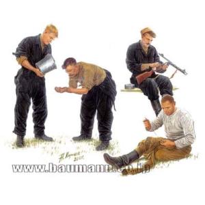 マスターボックス 1/ 35 ソ連・戦車兵4体・休憩シーン1943-45年(MB35035)未塗装組...