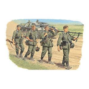 ドラゴンモデル 1/ 35 WW.II ドイツ国防軍兵士 行軍 バルバロッサ 1941プラモデル 返品種別B
