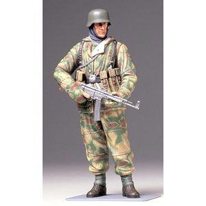 タミヤ 1/ 16 ワールドフィギュアシリーズ ドイツ冬期装備歩兵 (防寒戦闘服) (36304)プラモデル 返品種別B｜joshin