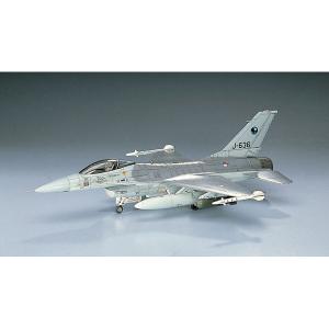 ハセガワ 1/72 B-25 飛行状態完成品 ハセガワ D4 1/72 MIG-25 フォックスバット D帯飛行機シリーズ