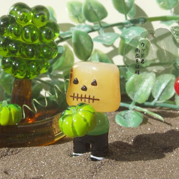 ガラス細工　ハロウィン　かぼちゃ　ウッド　樹霊　ゴースト　　樹霊・ウッド君、かぼちゃを収穫