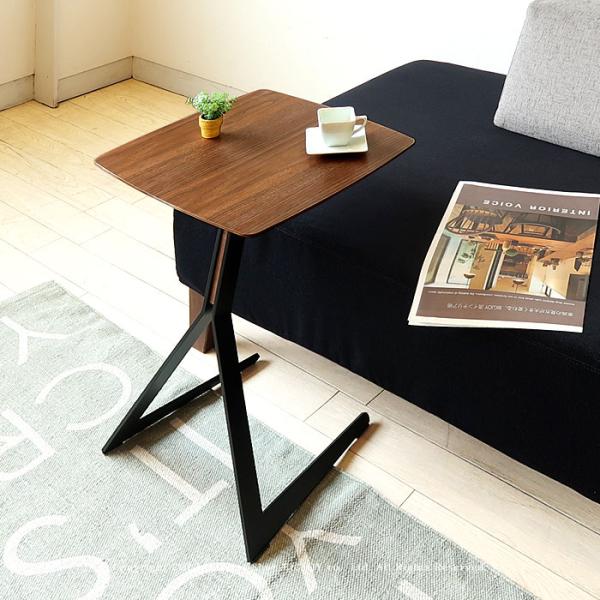 サイドテーブル コーヒーテーブル ソファ前に置きやすいコの字デザイン ウォールナット突板 スチール脚...