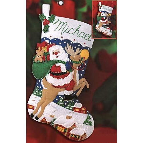 Bucilla-サンタが町にやってくる-フェルトアップリケストッキングキット84941